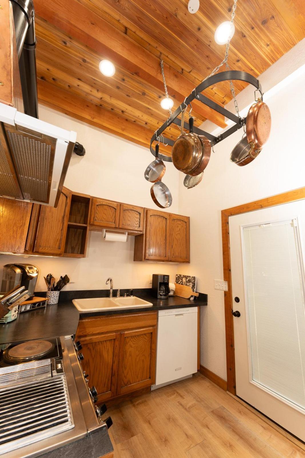 Cedar Cabin Near Silverwood Spirit Lake Екстериор снимка